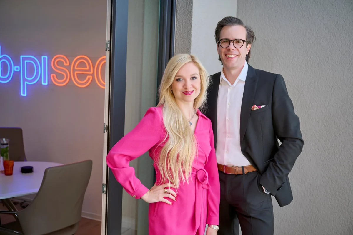 Romy Chantal Schneider und Björn Bausch von b-pi sec GmbH